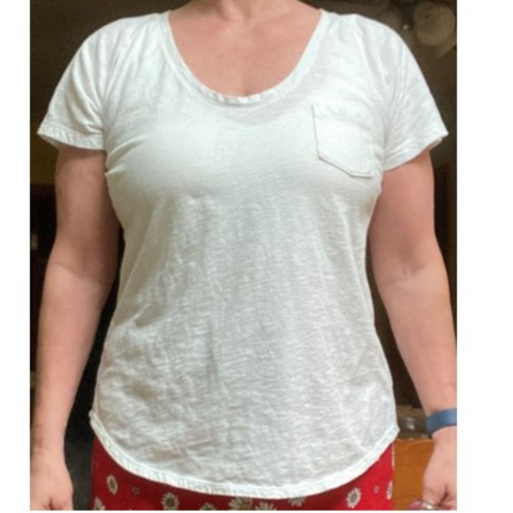 NWOT - Gap Women's White Short Sleeve T-shirt with pocket